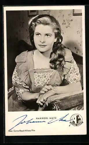 AK Schauspielerin Hannerl Matz in dem Kostüm einer Filmrolle, Autograph