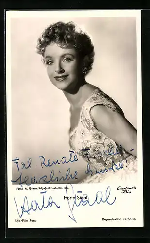 AK Schauspielerin Herta Staal in dem Kostüm einer Filmrolle, Autograph
