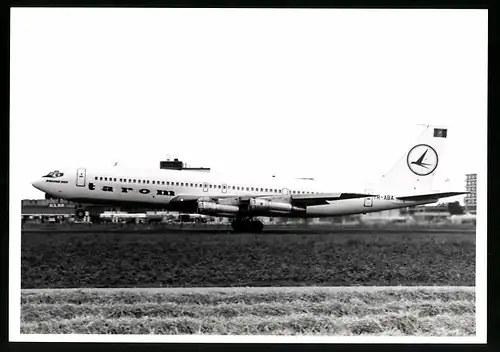 Fotografie Flugzeug Boeing 707, Passagierflugzeug der Tarom, Kennung YR-ABA