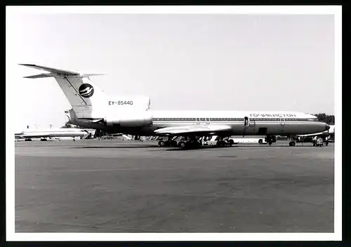 Fotografie Flugzeug Tupolew Tu- 154, Passagierflugzeug Kennung EY-85440