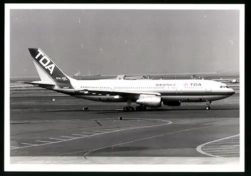 Fotografie Flugzeug Airbus A300, Passagierflugzeug der TDA, Kennung JA8477