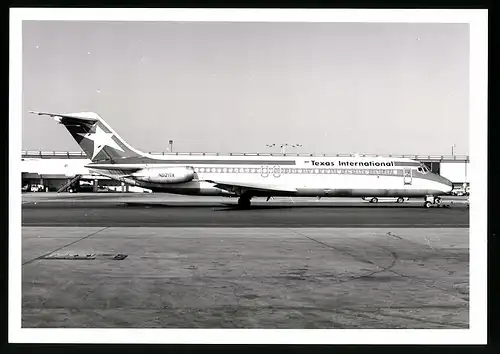 Fotografie Flugzeug Douglas DC-9, Passagierflugzeug der Texas International, Kennung N521TX