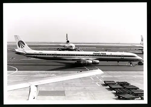 Fotografie Flugzeug Douglas DC-8, Passagierflugzeug der Japan Asia, Kennung JA8038