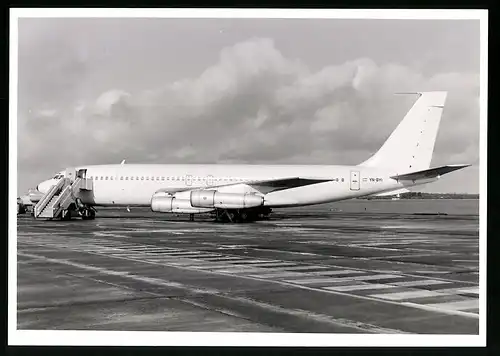 Fotografie Flugzeug Boeing 707, Passagierflugzeug Kennung YN-BYI