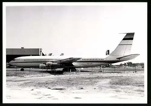 Fotografie Flugzeug Boeing 707, Passagierflugzeug Kennung VR-CBN