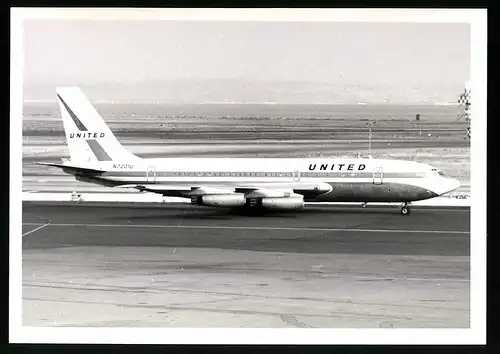 Fotografie Flugzeug Douglas DC-8, Passagierflugzeug der United, Kennung N7201U