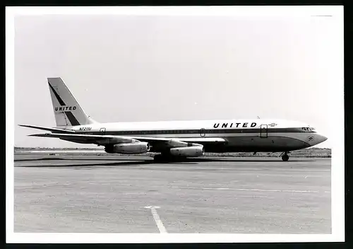 Fotografie Flugzeug Boeing 720, Passagierflugzeug der United, Kennung N7211U