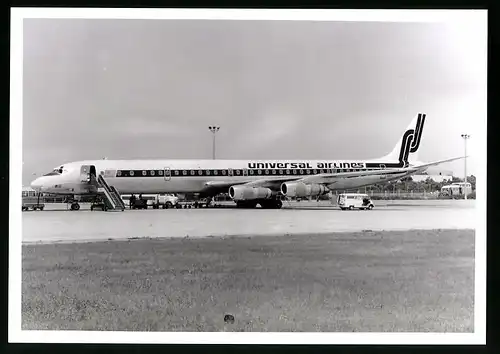 Fotografie Flugzeug Douglas DC-8, Passagierflugzeug der Universal Airlines, Kennung N801U
