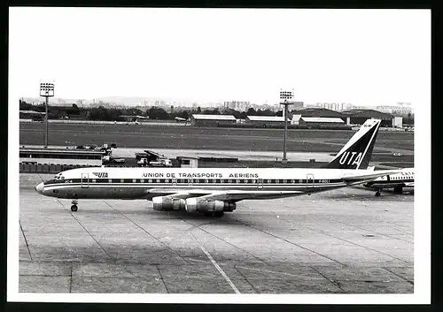 Fotografie Flugzeug Douglas DC-8, Frachtflugzeug der Union De Transports Aeriens, Kennung F-BOLI