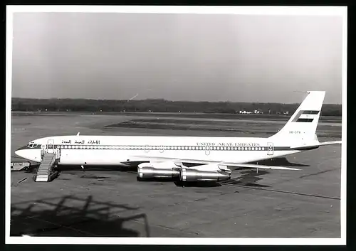 Fotografie Flugzeug Boeing 707, Passagierflugzeug Kennung A6-DPA