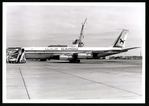 Fotografie Flugzeug Boeing 707, Frachtflugzeug der U.A.S. Cargo, Kennung SN-ASY