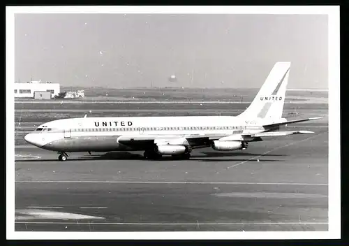 Fotografie Flugzeug Boeing 720, Passagierflugzeug der United, Kennung N7203U