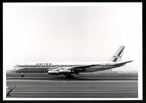 Fotografie Flugzeug Douglas DC-8, Passagierflugzeug der United, Kennung N8032U