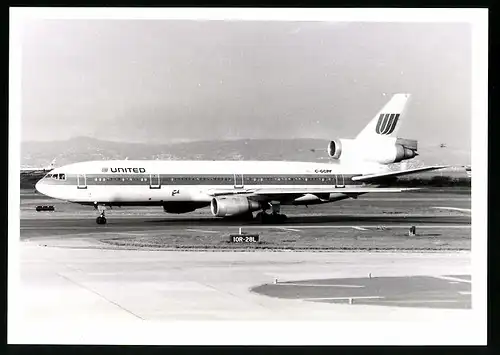 Fotografie Flugzeug Douglas DC-10, Passagierflugzeug der United, Kennung C-GCPF