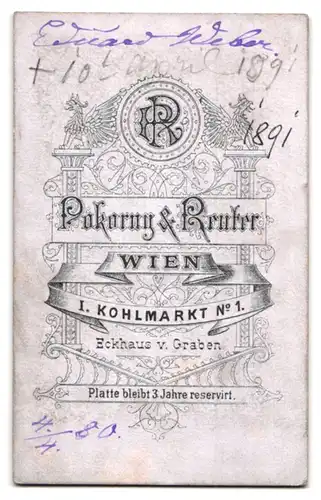 Fotografie Pokorny & Reuter, Wien, Kohlmarkt 1, Junger Herr in modischer Kleidung