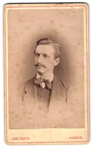 Fotografie Gebr. Martin, Augsburg, Bahnhofstr. 22, Josef Schulmayr im Anzug mit Schnauzbart