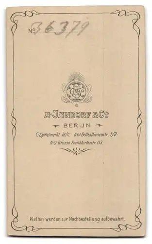 Fotografie A. Jandorf & Co., Berlin-C., Spittelmarkt 16-17, Eleganter Herr mit The Zappa