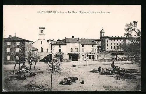 AK Saint-Jodard, La PLace, l`Eglise et la Station Sanitaire