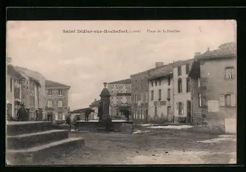 AK Saint-Didier-sur-Rochefort, Place de la Feuilée