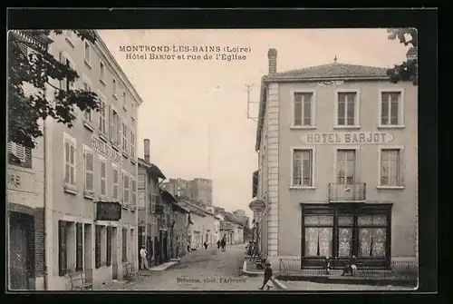 AK Montrond-les-Bains, Hôtel Barjot et rue de l`Église