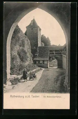 AK Rothenburg o. d. Tauber, Blick aus dem Koboldzellertor, Mädchen mit Handkarren