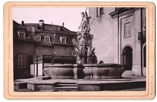 Fotografie H. Zipper, Weilburg, Ansicht Weilburg, Blick auf den Marktbrunnen