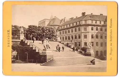 Fotografie unbekannter Fotograf, Ansicht Dresden, Blick auf die Brühl`sche Terrasse mit Passanten