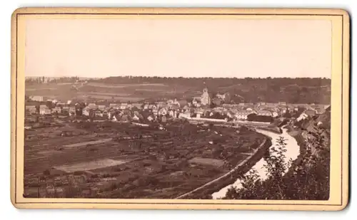 Fotografie C. Bender, Diez a. d. Lahn, Ansicht Diez a. d. Lahn, Ortspanorama mit Feldern