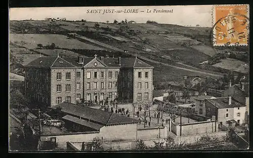 AK Saint-Just-sur-Loire, Le Pensionnat