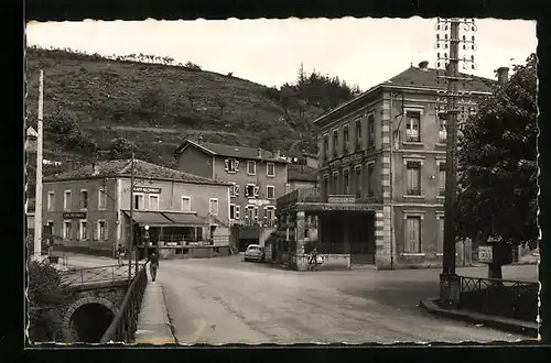 AK La Terrasse sur Dorlay, La halte du mont Pilat