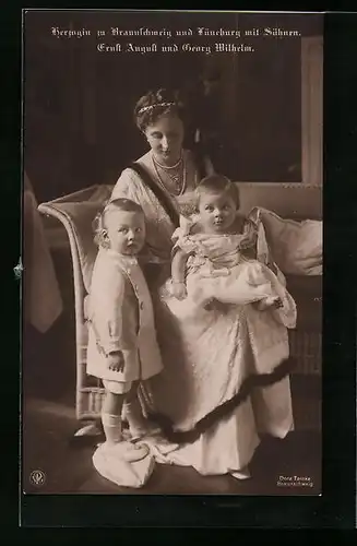 AK Herzogin von Braunschweig und Lüneburg mit Söhnen
