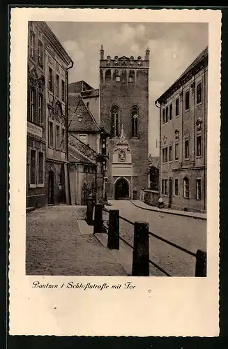 AK Bautzen, Schlossstrasse mit Tor