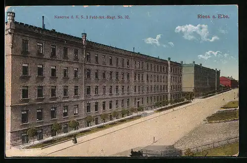 AK Riesa /Elbe, Kaserne d. K. S. 3. Feld-Art.-Rgt. No. 32