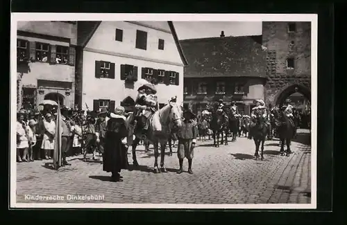 AK Dinkelsbühl, Kinderzeche mit festlich gekleideten Reitern