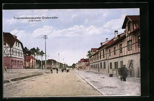 AK Grafenwöhr, Lagerstrasse mit Bürgern