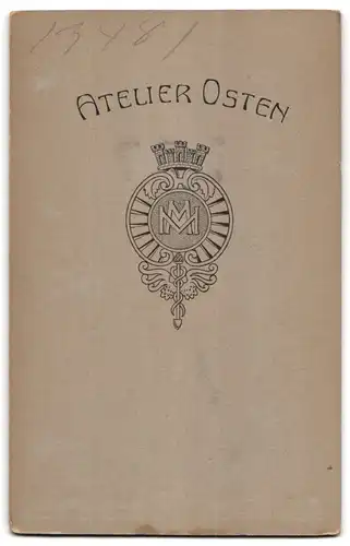 Fotografie Atelier Osten, Berlin, Frankfurter Allee 109 /12, Dame im schwarzen Kleid