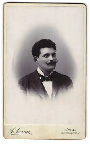 Fotografie A. Lorenz, Iglau, Brauhausgasse 13, Junger Mann mit Schnauzbart
