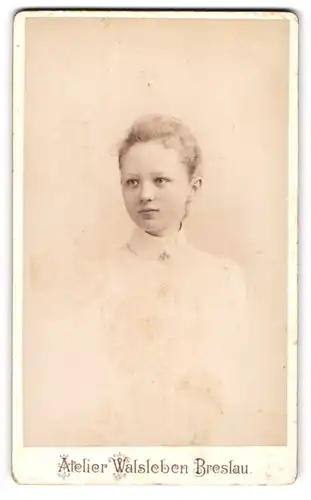 Fotografie E. Walsleben, Breslau, Zwingerstr. 24, Junge Dame mit zurückgebundenem Haar