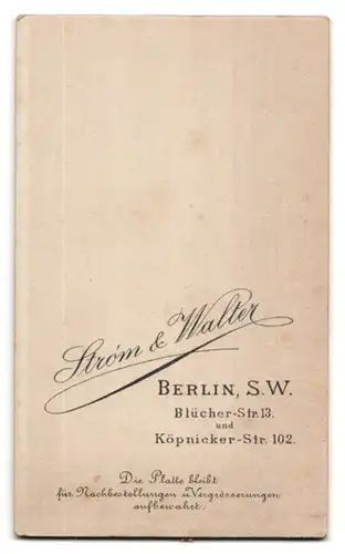 Fotografie Strom & Walter, Berlin-SW, Blücher-Str. 13, Kleines Mädchen im Kleid