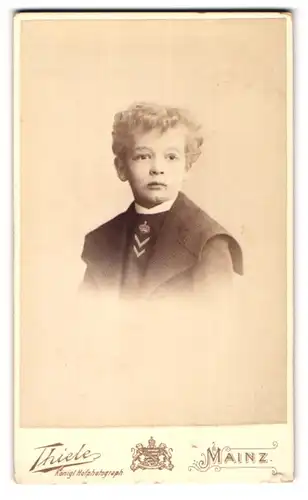 Fotografie Hugo Thiele, Mainz, Grosse Bleiche 48, Junge mit lockigenn Haaren