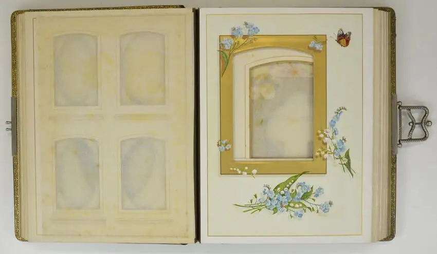 Fotoalbum im Ledereinband, Metallschliesse, Lithographische Innenseiten, 17 Goldschnittseiten für Kabinett und CDV-Fotos 5