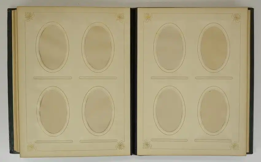 Fotoalbum im grünen Ledereinband, Album Familie Franz Schneibel 1883, 14 Goldschnittseiten für Kabinett und CDV-Fotos 1