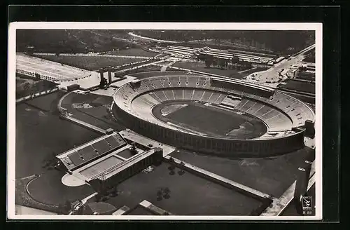 AK Berlin, Fliegeraufnahme vom Olympia-Stadion mit Schwimmstadion