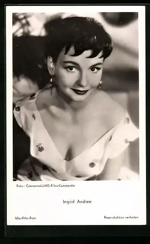 AK Schauspielerin Ingrid Andree mit kurzem Haar in einem Kirschenkleid