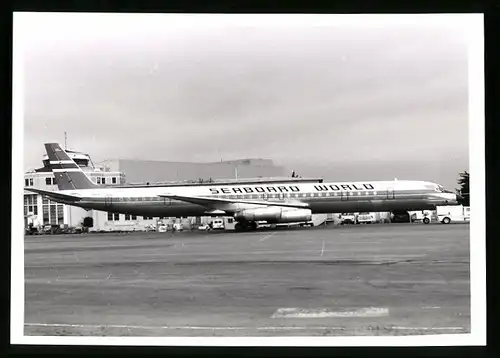 Fotografie Flugzeug Douglas DC-8, Passagierflugzeug der Seabord World, Kennung N8641
