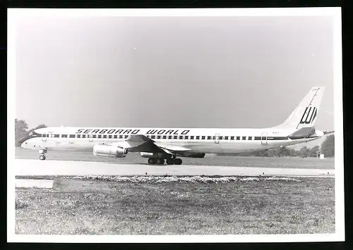 Fotografie Flugzeug Douglas DC-8, Passagierflugzeug der Seabord World, Kennung N8637