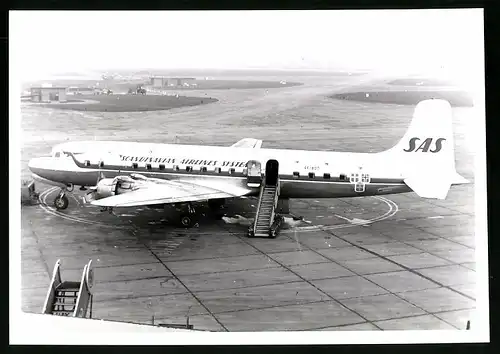 Fotografie Flugzeug Douglas DC-6, Passagierflugzeug der SAS, Kennung SE-BDT