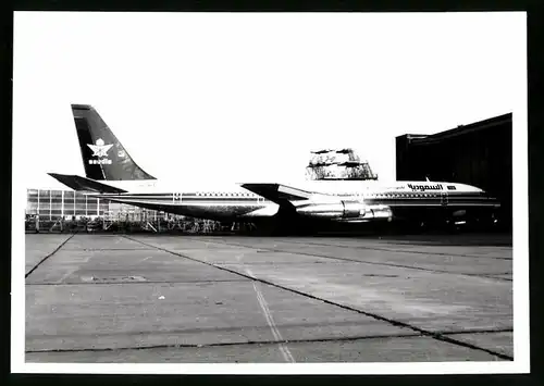 Fotografie Flugzeug Boeing 707, Passagierflugzeug der Saudia, Kennung HZ-ACE