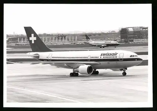 Fotografie Flugzeug Airbus A300, Passagierflugzeug der Swissair, Kennung HB-IPB