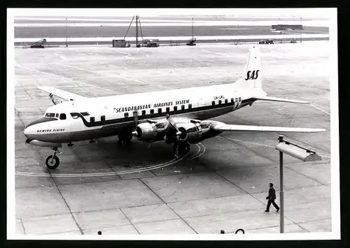 Fotografie Flugzeug Douglas DC-6, Passagierflugzeug der SAS, Kennung LN-LML